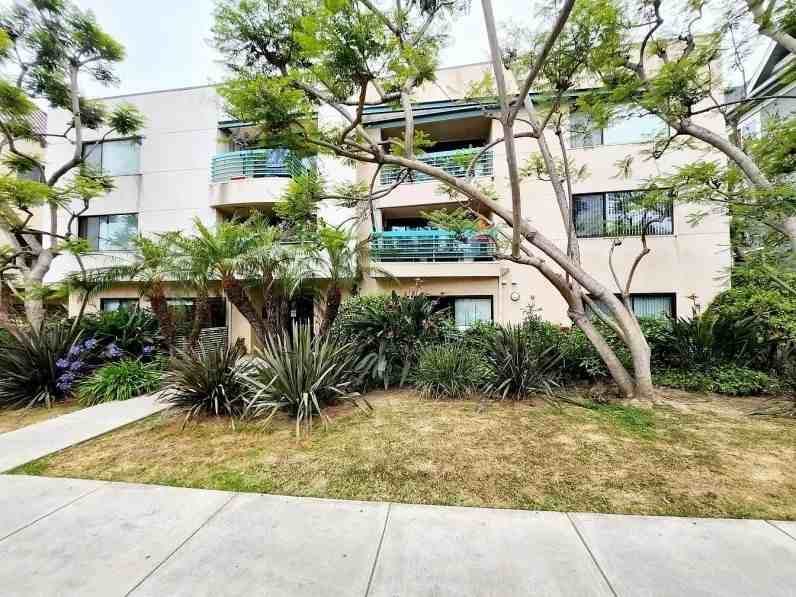 1144 12th Street - Photo 2 of 50