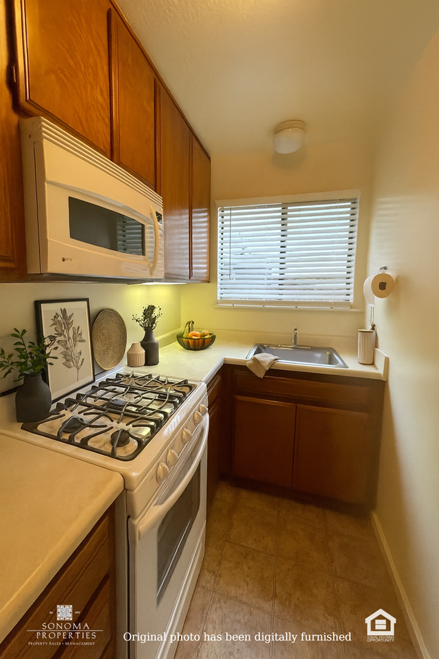 18115 Riverside Drive - Photo 3 of 20