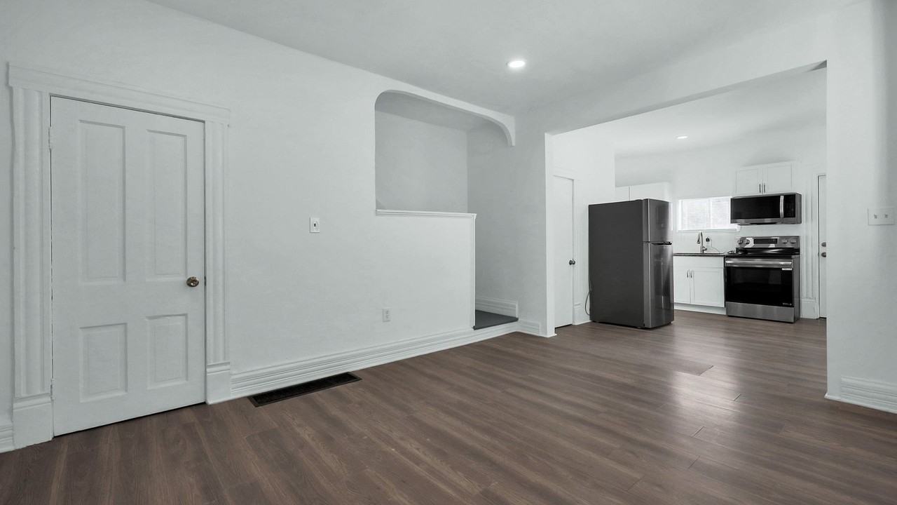 130 Chicago Avenue - Photo 4 of 25