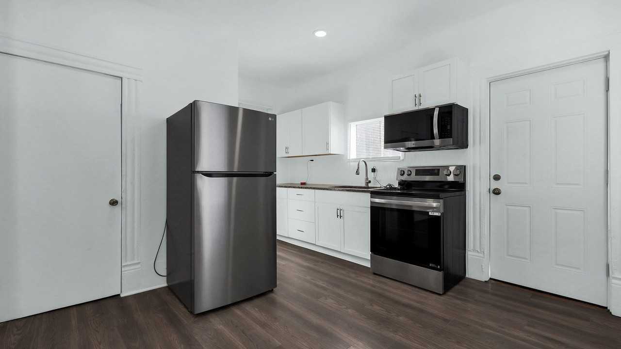 130 Chicago Avenue - Photo 7 of 25