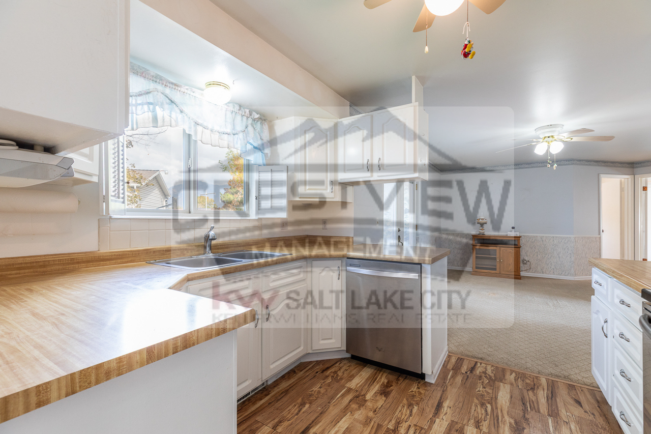 1747 E Sugarloaf Dr - Photo 7 of 33