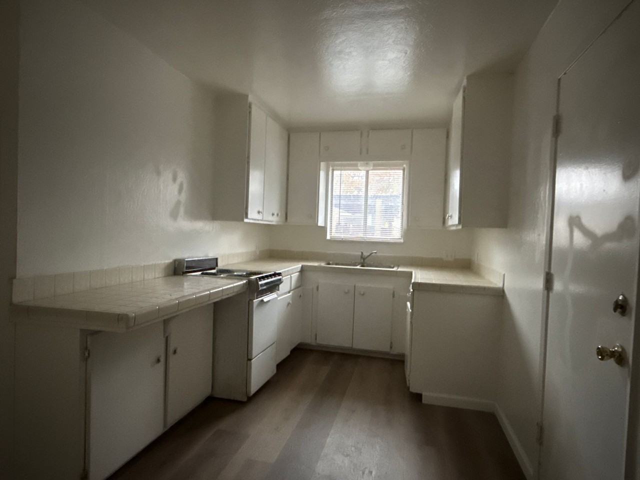 207 Flora Street - Photo 3 of 7