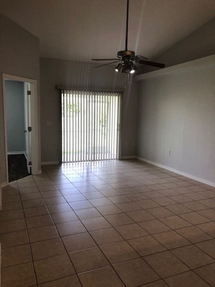 4120 Southwest 7th Place - Photo 3 of 14