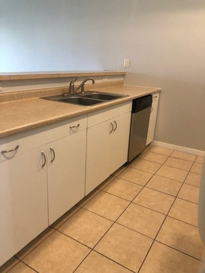 4120 Southwest 7th Place - Photo 6 of 14