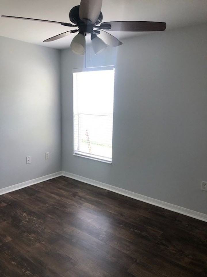 4120 Southwest 7th Place - Photo 7 of 14