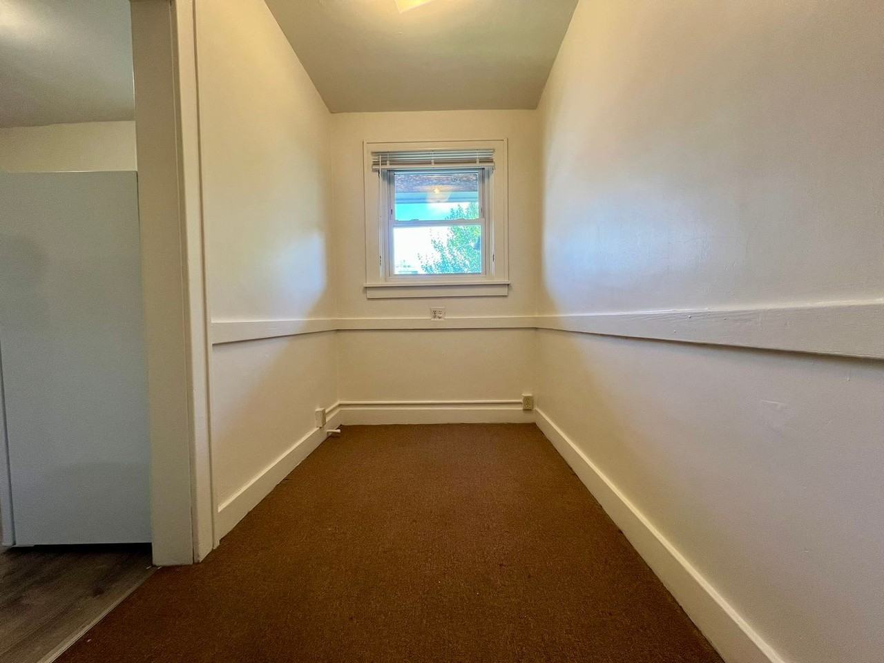 231 Halket Place - Photo 2 of 9