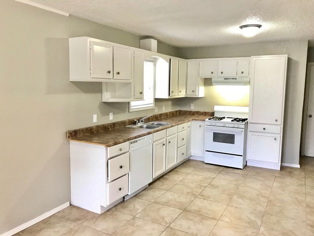 8606 Geneva Ave - Photo 5 of 15