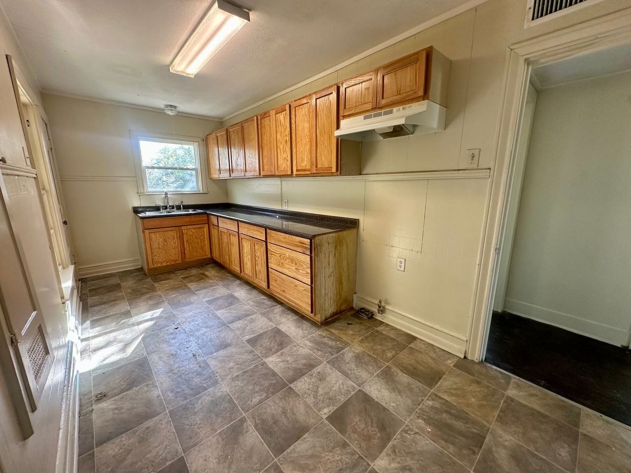 4008 Beverly Drive - Photo 6 of 18