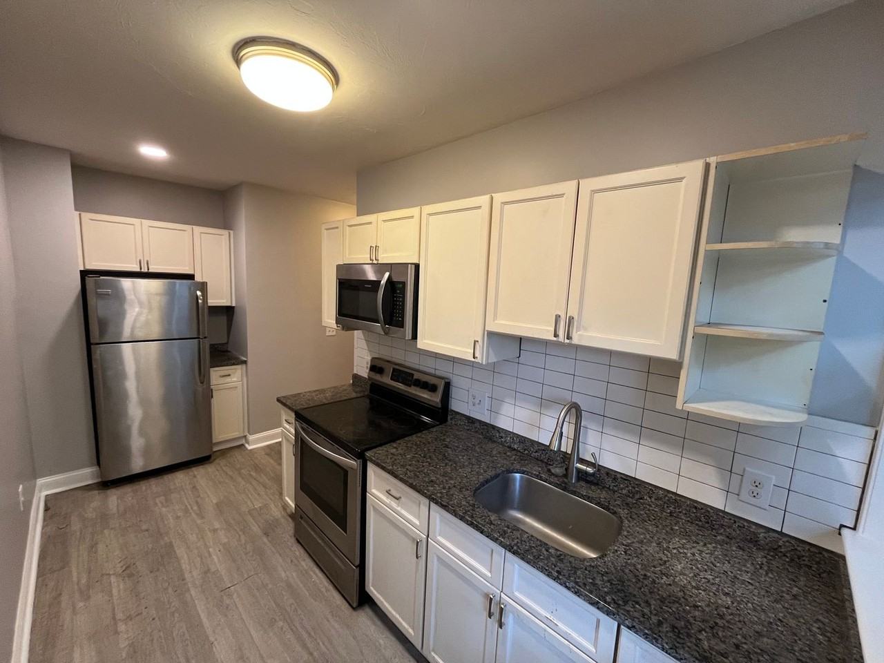 300 Washington Street - Photo 3 of 9