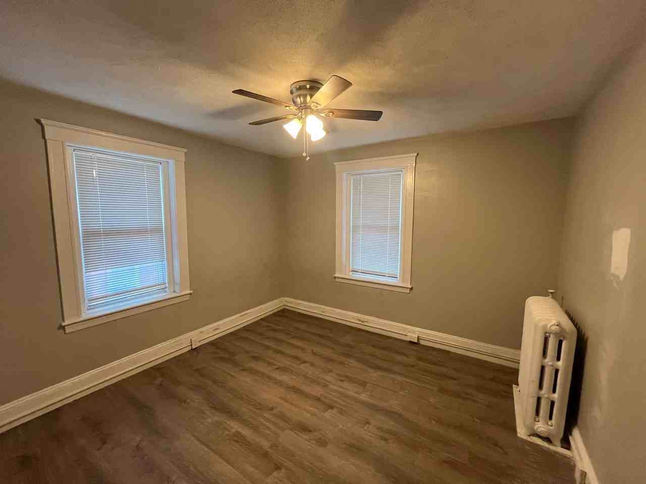 300 Washington Street - Photo 6 of 9