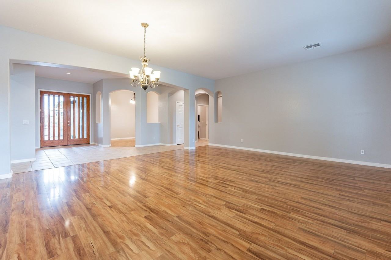 13354 West San Miguel Avenue - Photo 7 of 50