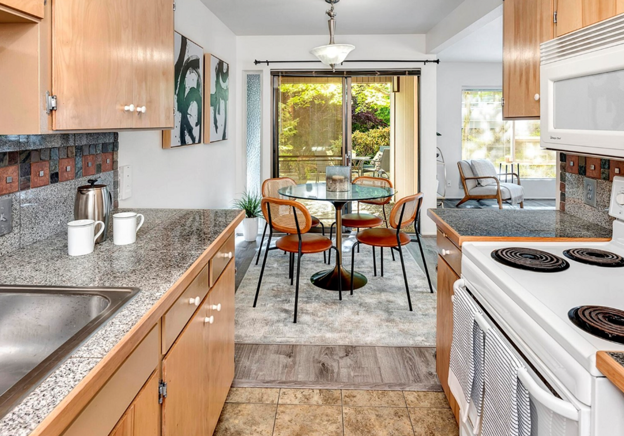 860 100th Ave Ne - Photo 4 of 31