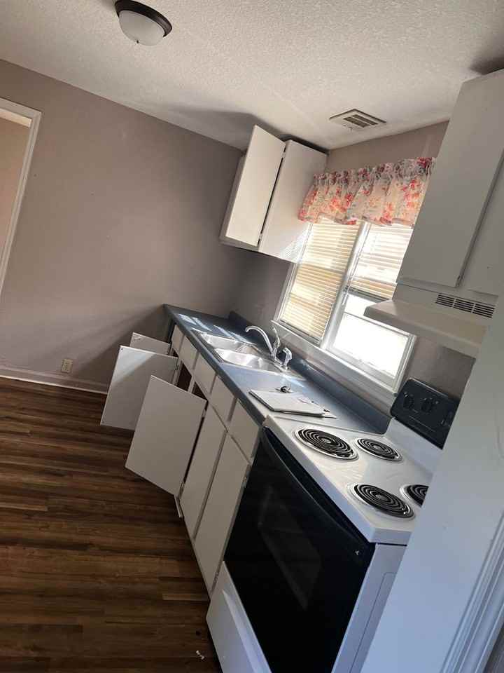 49 South Center Avenue - Photo 2 of 7