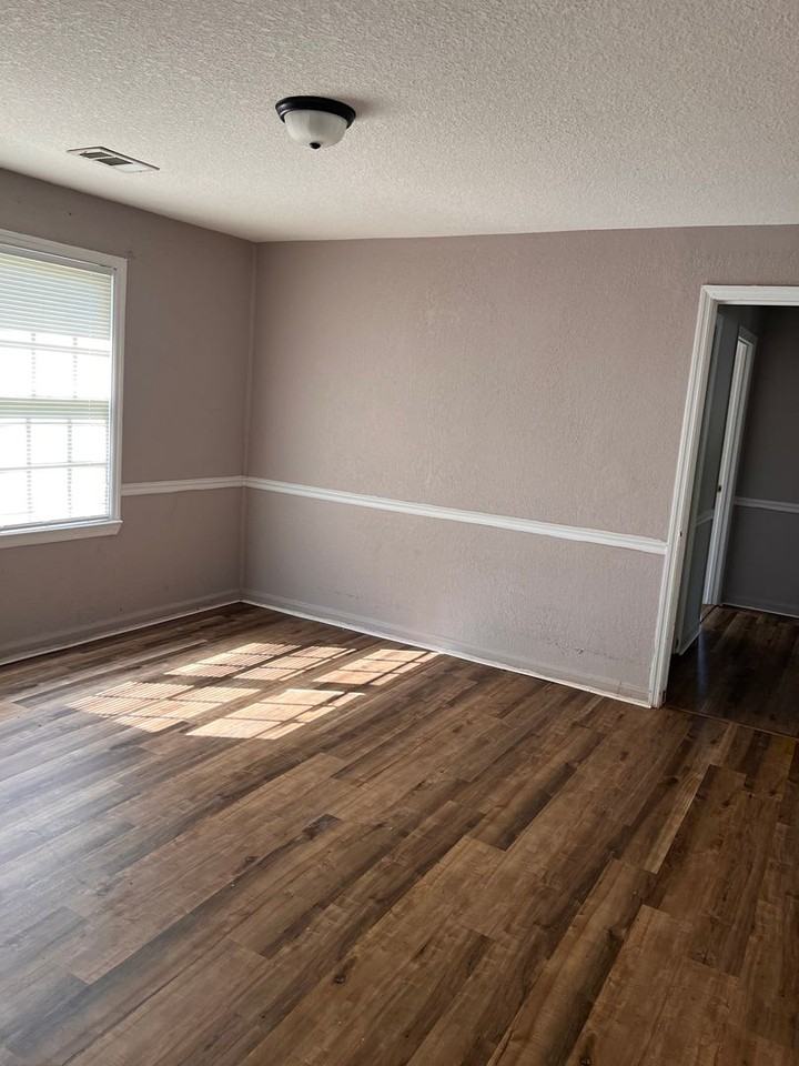 49 South Center Avenue - Photo 3 of 7