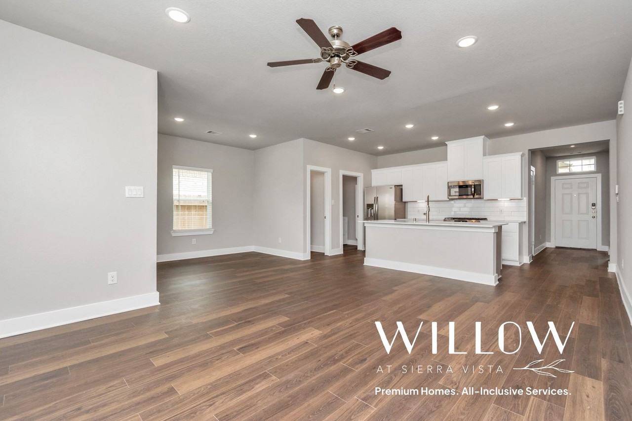 1237 Scarlet Creek Drive - Photo 6 of 38