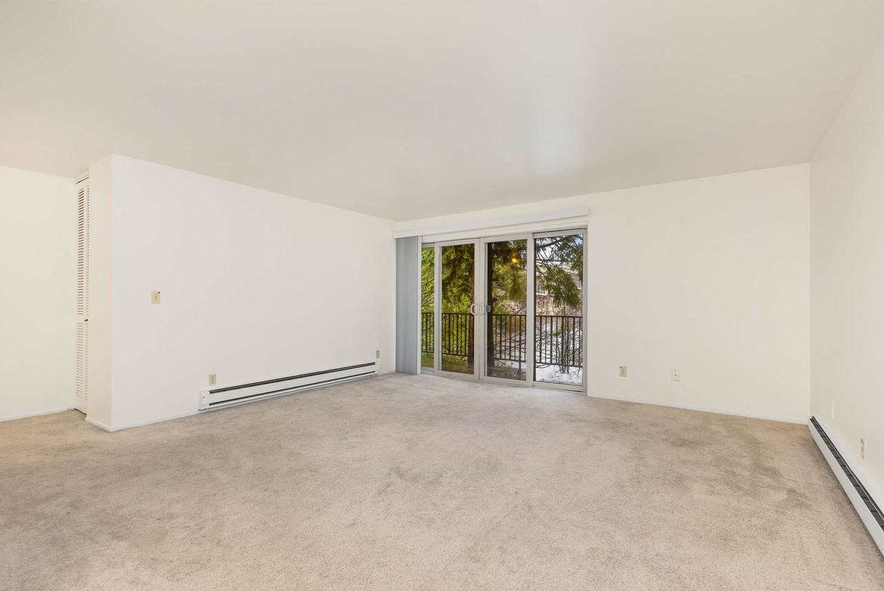 11004 Northeast 68th Street - Photo 7 of 16