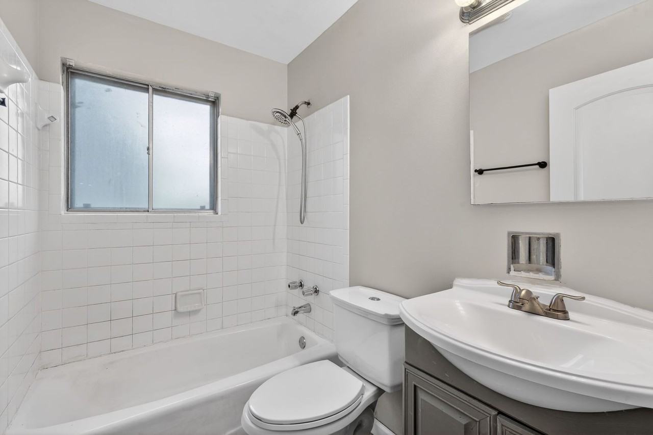 900 Paddock Drive - Photo 4 of 31