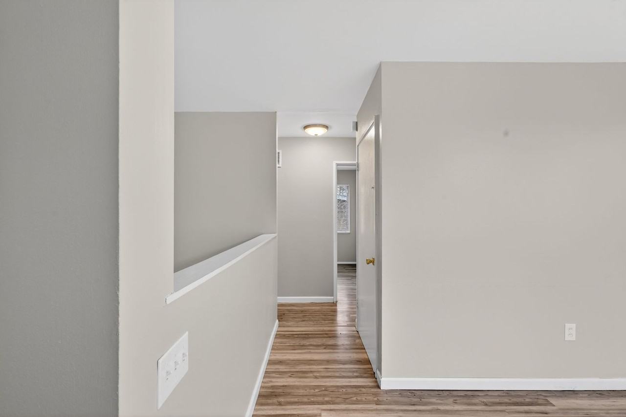 900 Paddock Drive - Photo 5 of 31