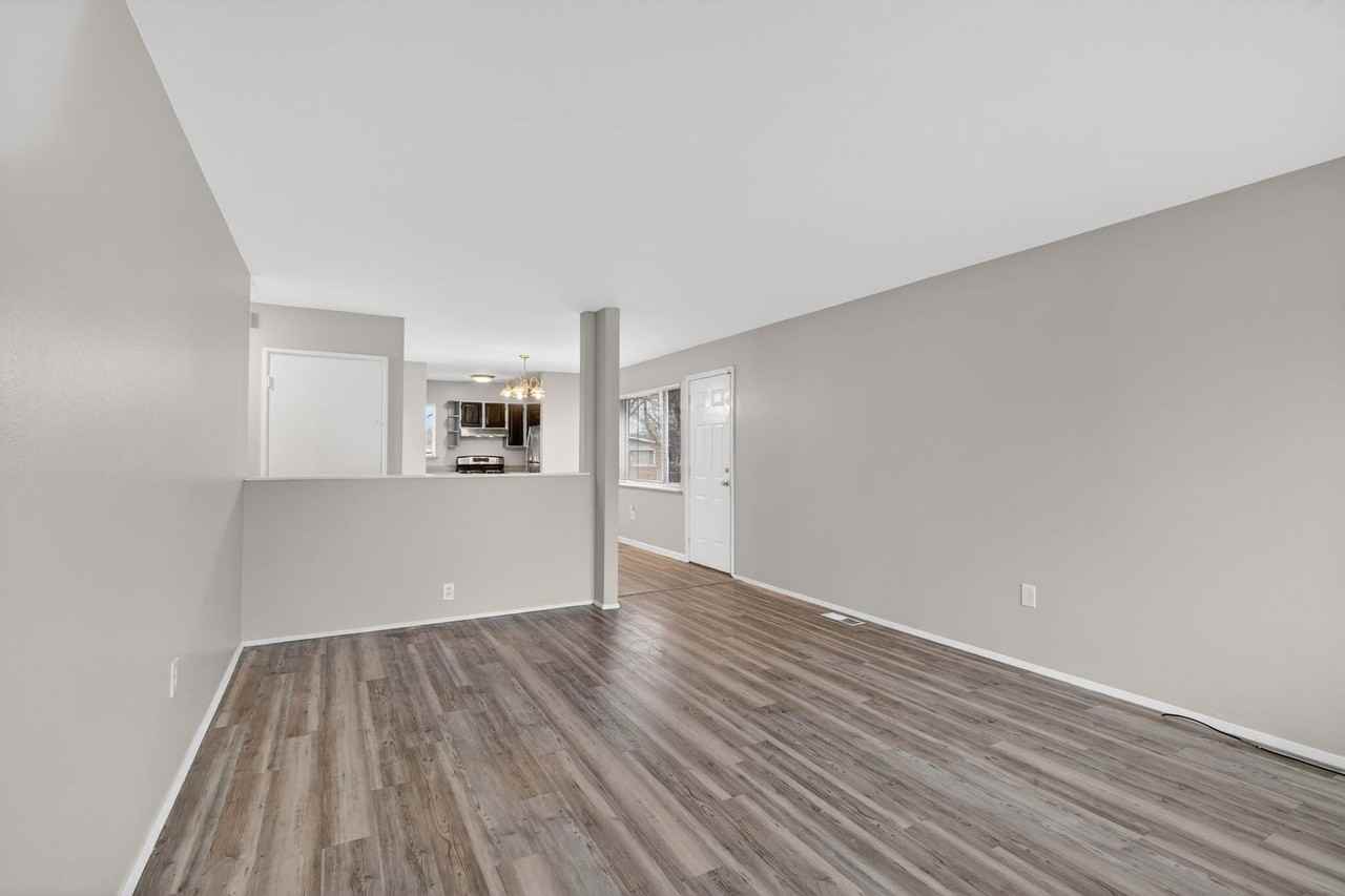 900 Paddock Drive - Photo 6 of 31