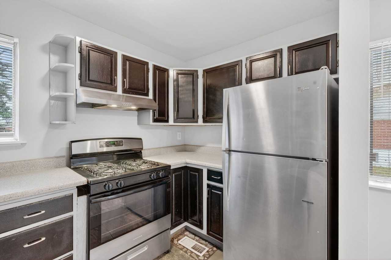 900 Paddock Drive - Photo 7 of 31