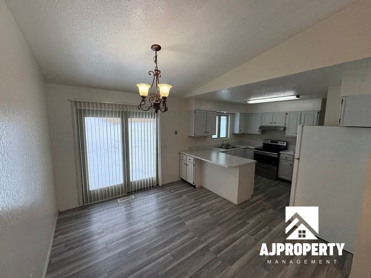 5801 West Coughran Court - Photo 5 of 22