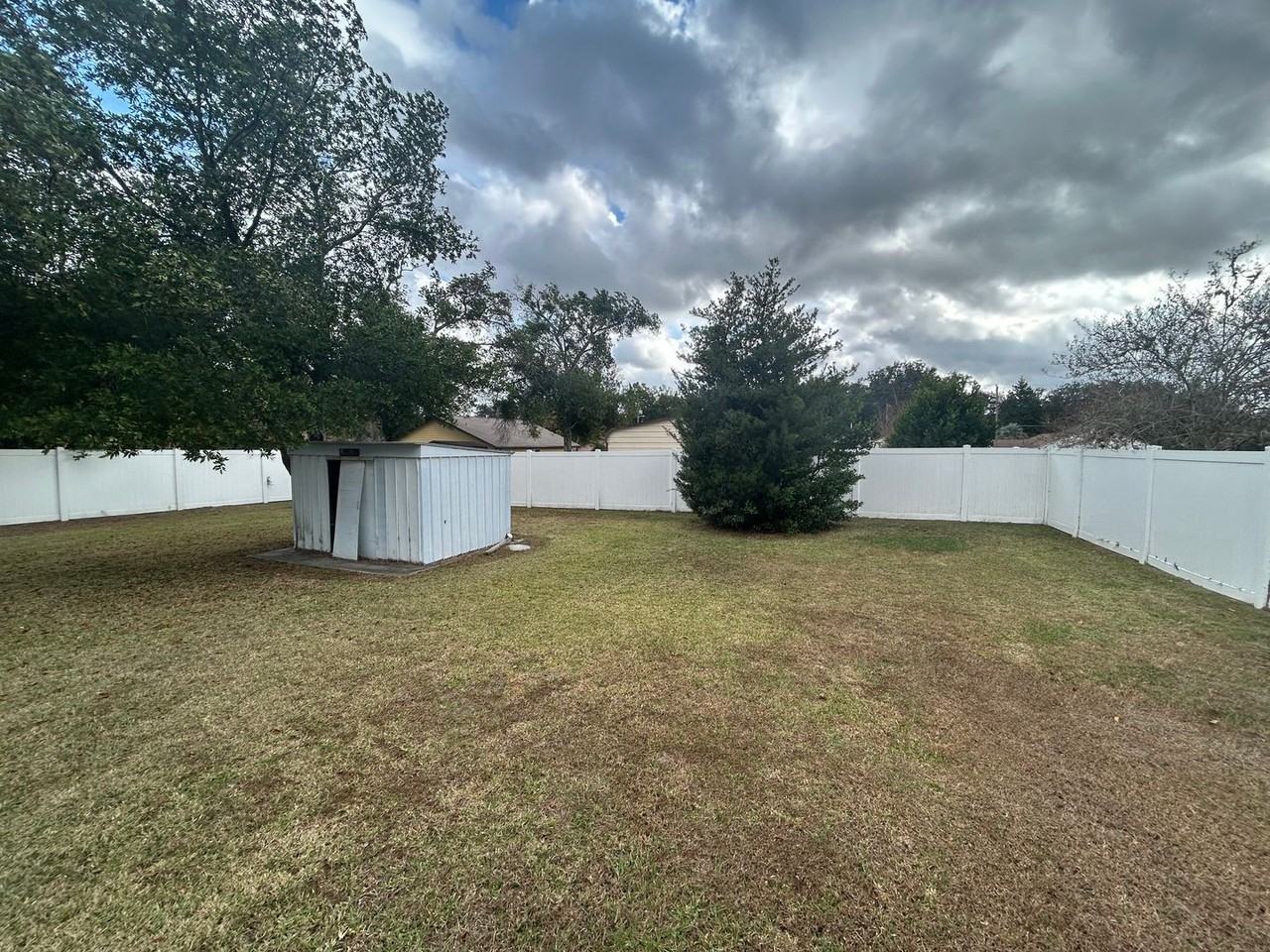 21570 Sw Raintree St - Photo 5 of 27
