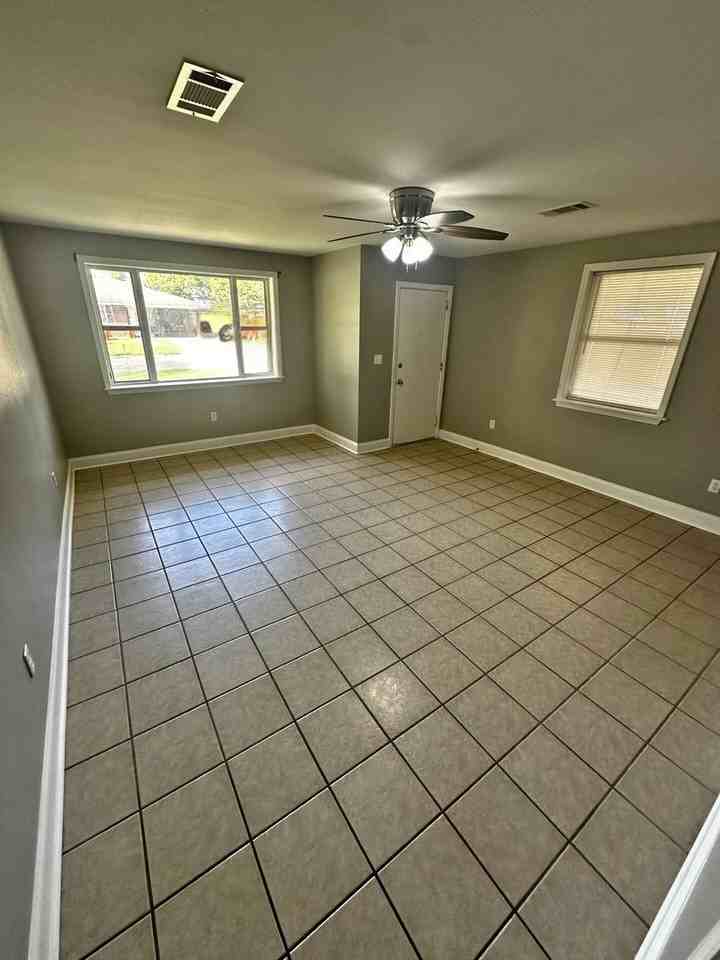 300 Maple St - Photo 2 of 19