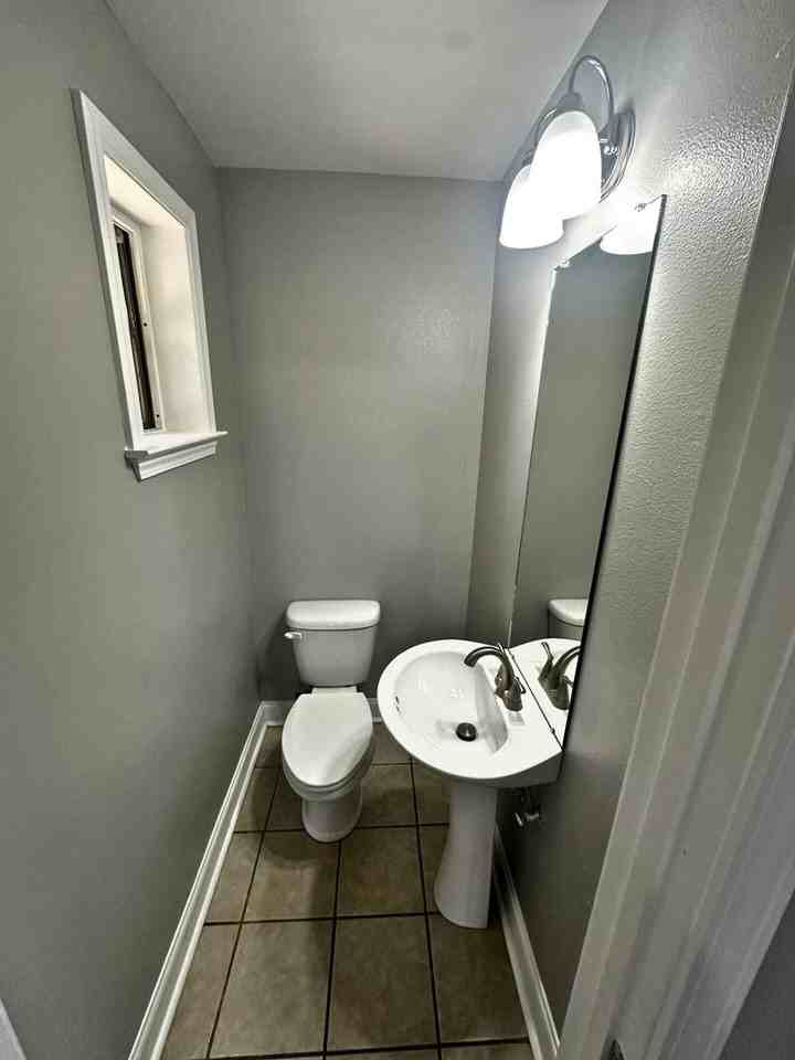 300 Maple St - Photo 6 of 19