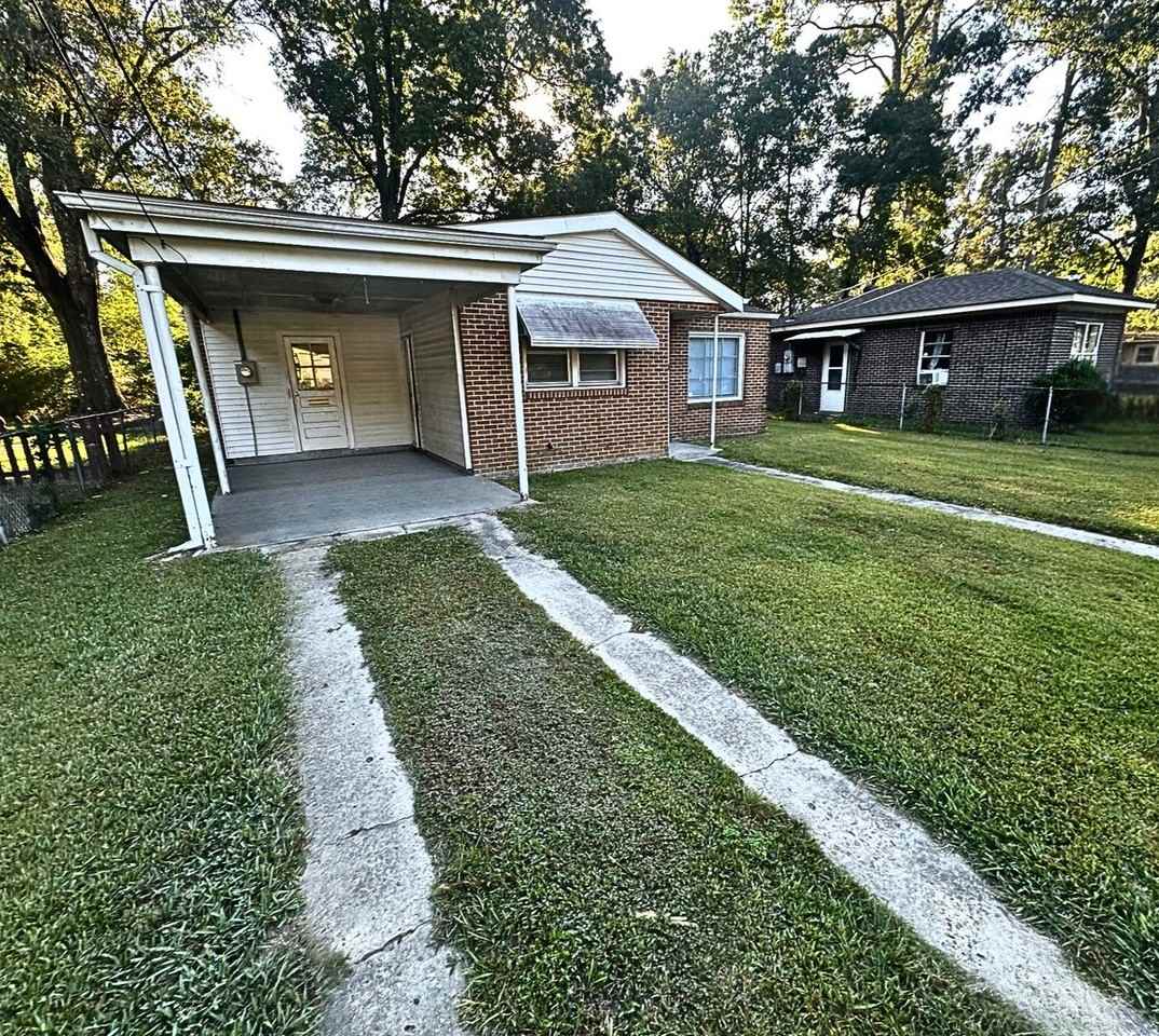 125 Rosewood Drive - Photo 3 of 18