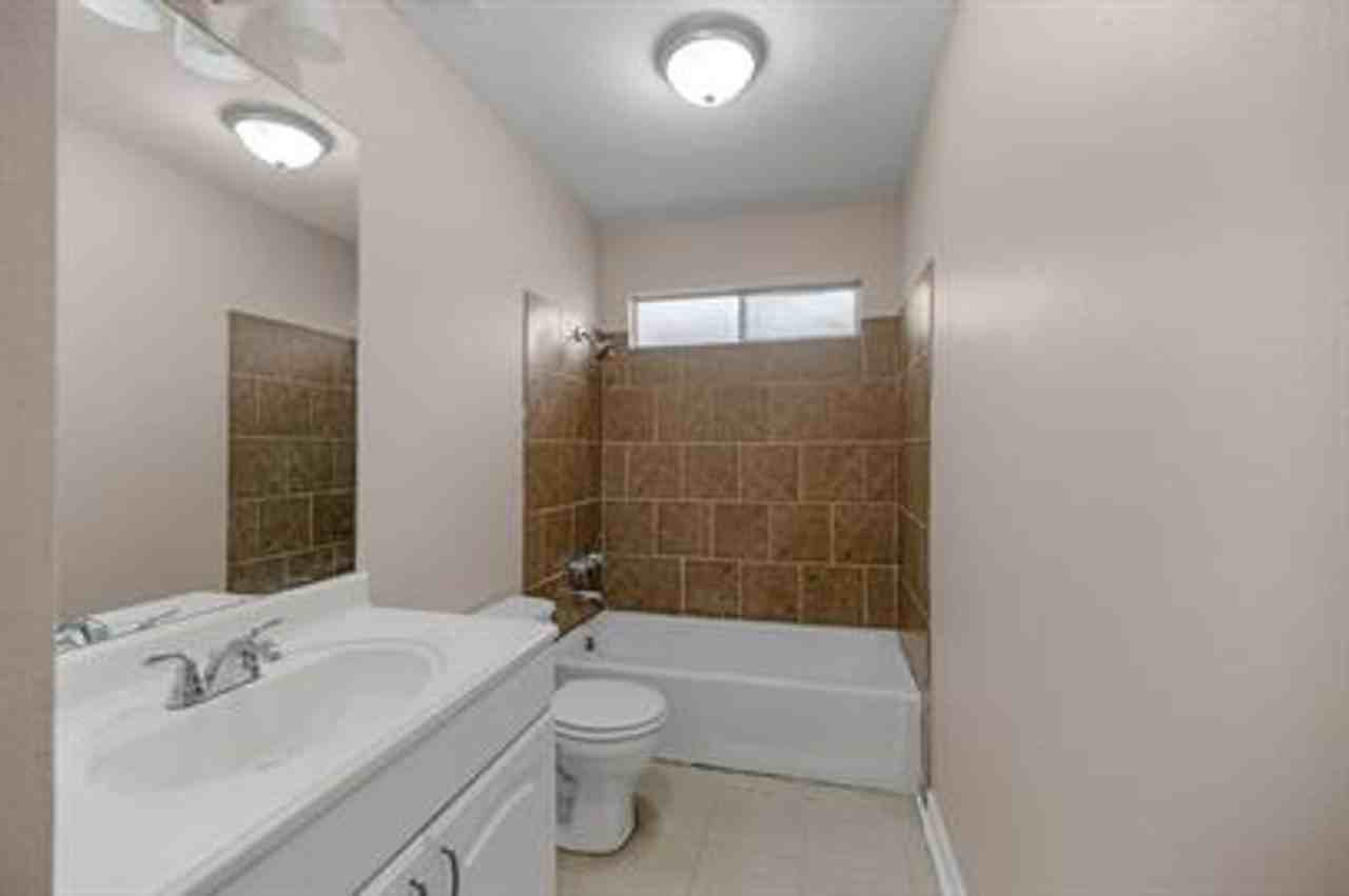 811 South Olive Street - Photo 5 of 13