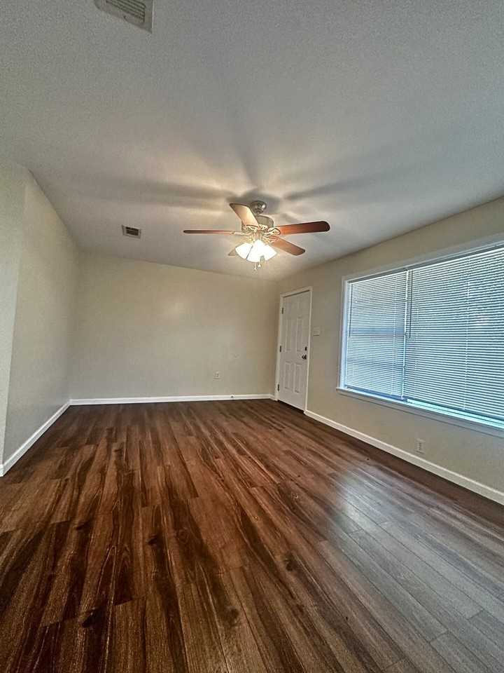 30121 Julia Street - Photo 7 of 18