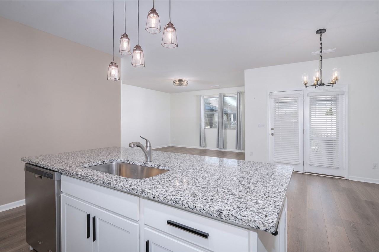 700 Pintail Pointe - Photo 3 of 39