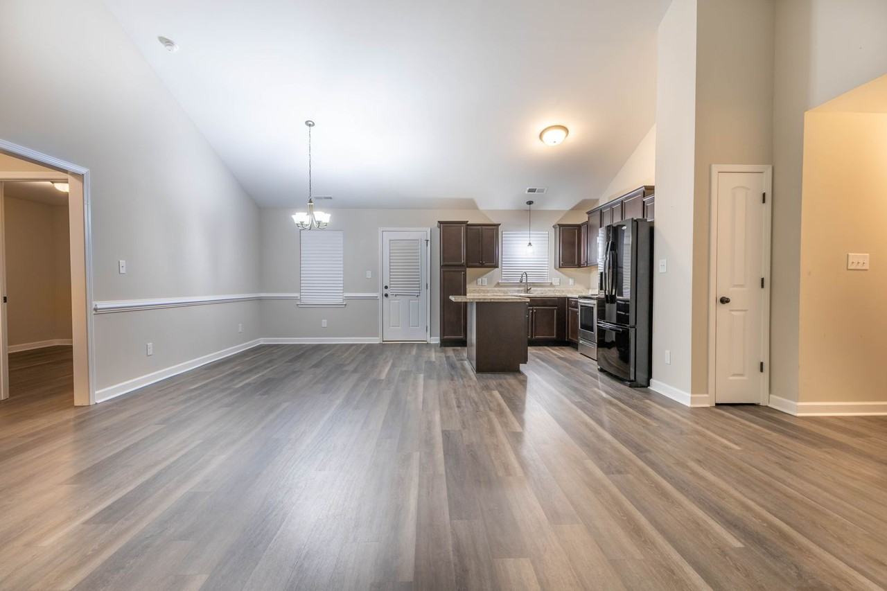 270 Breakwater Drive - Photo 4 of 30