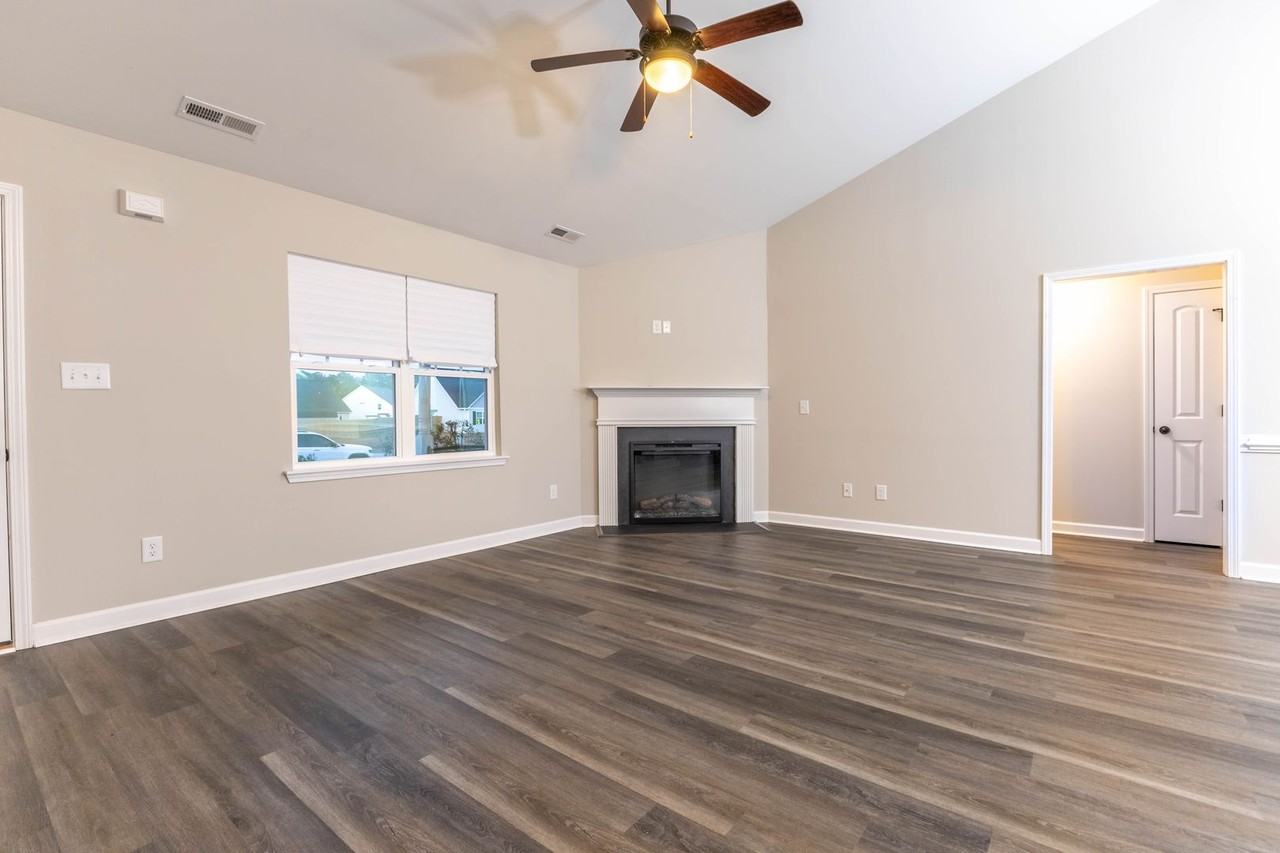 270 Breakwater Drive - Photo 5 of 30