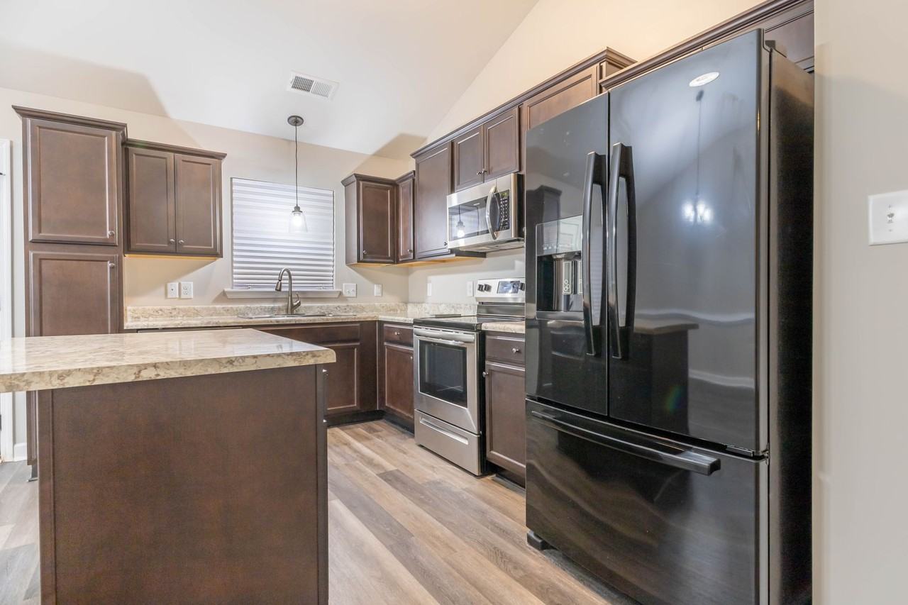 270 Breakwater Drive - Photo 7 of 30