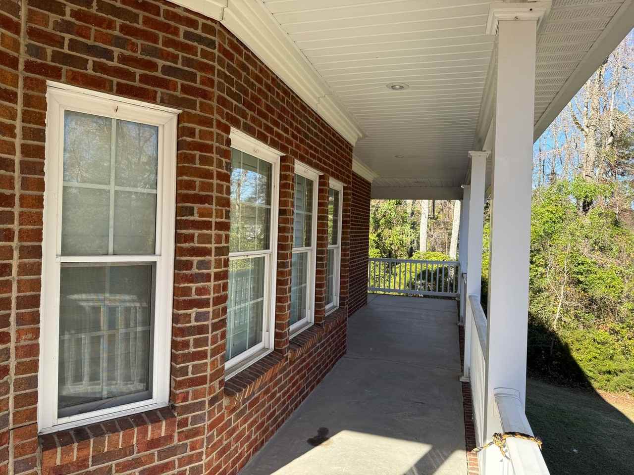 105 Roberts Street - Photo 3 of 34