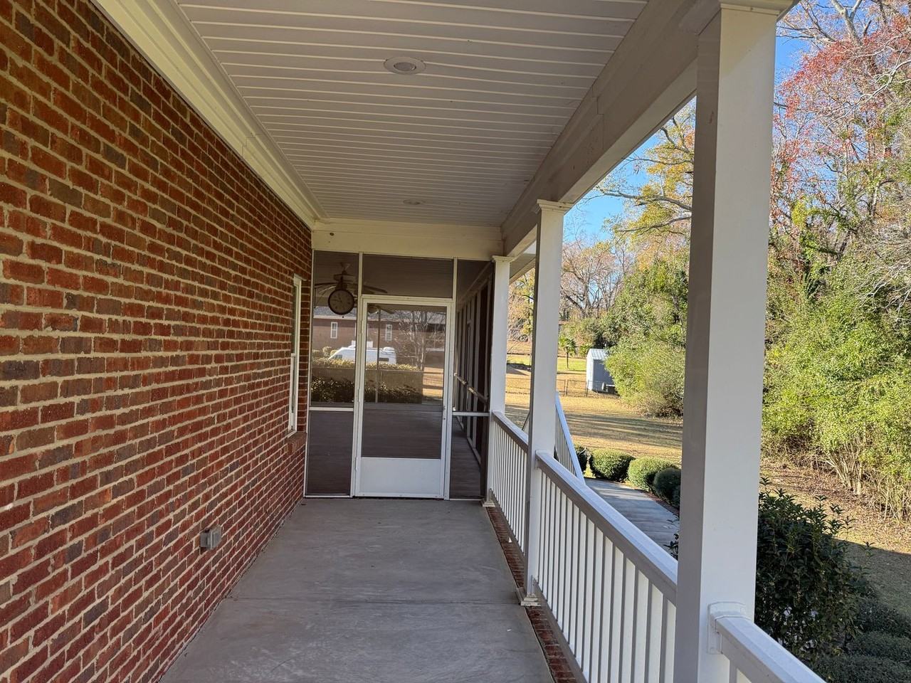 105 Roberts Street - Photo 4 of 34