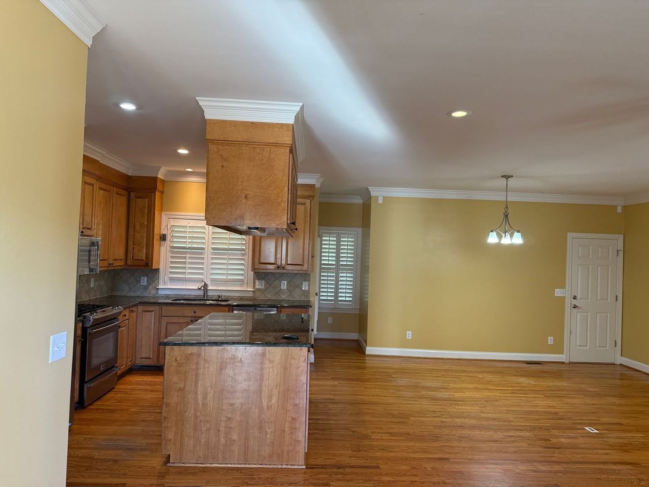 105 Roberts Street - Photo 7 of 34