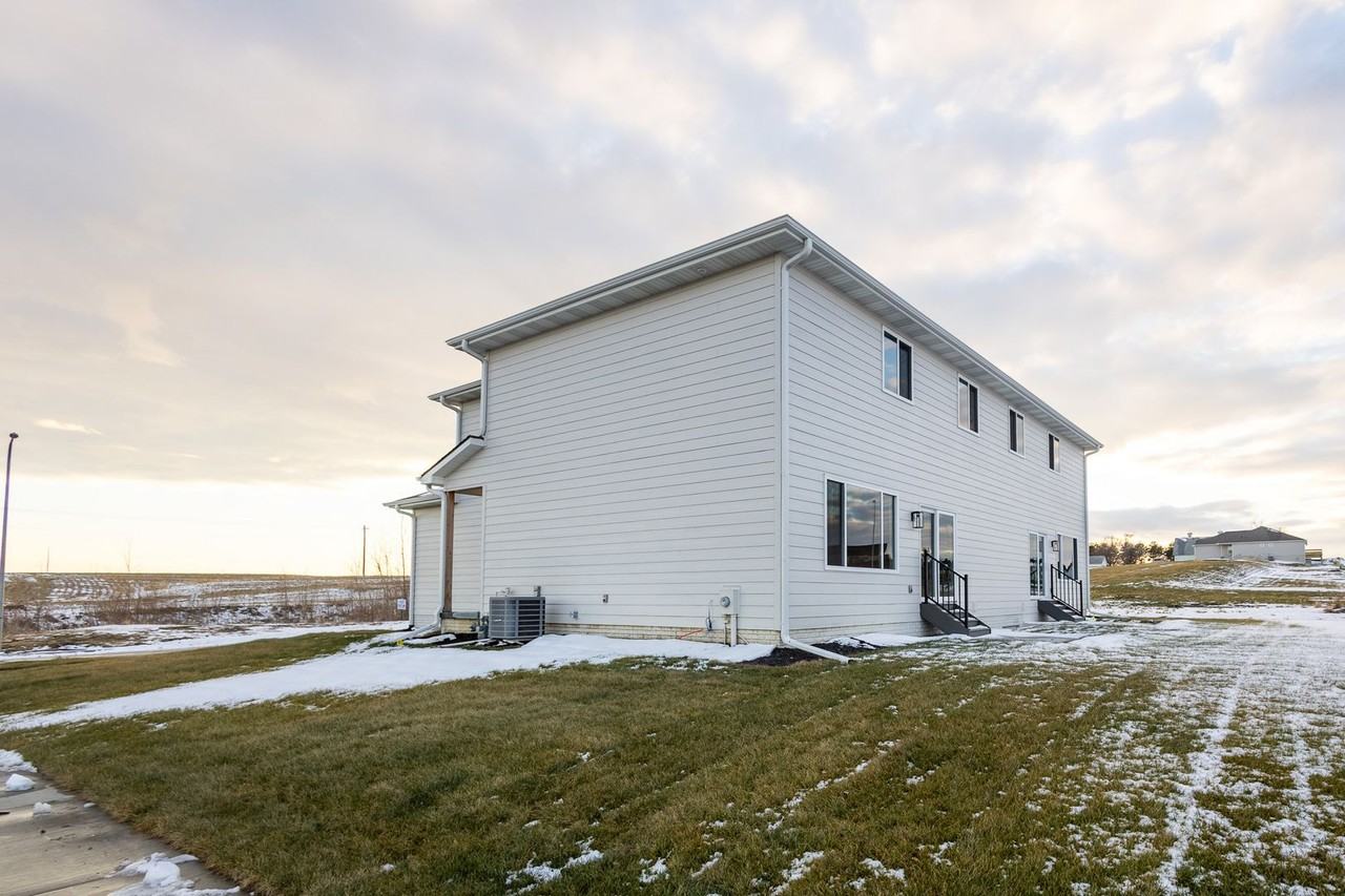 12002 Edgewater Drive - Photo 2 of 7