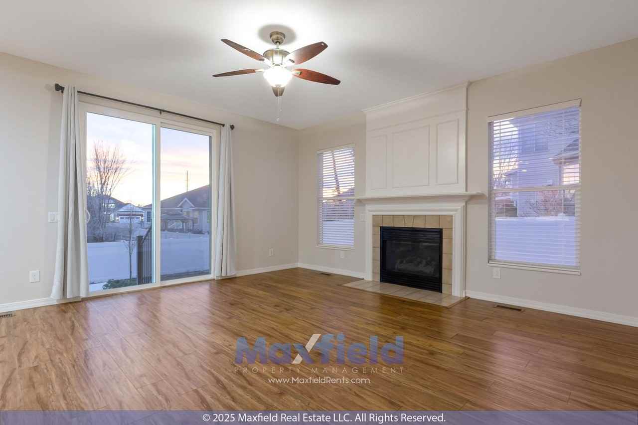 508 East High Berry Lane - Photo 4 of 40