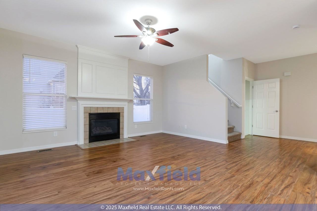 508 East High Berry Lane - Photo 5 of 40