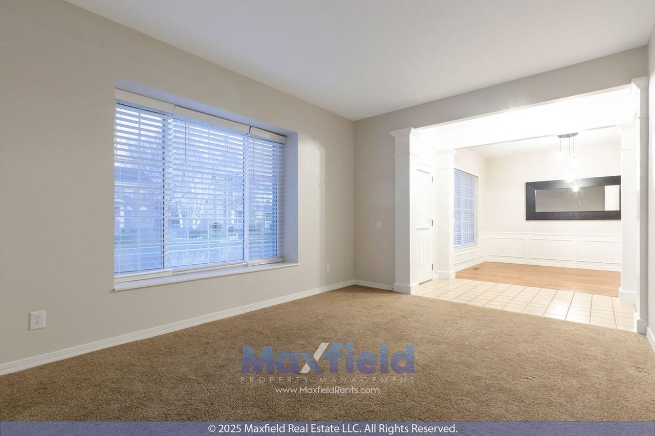 508 East High Berry Lane - Photo 7 of 40