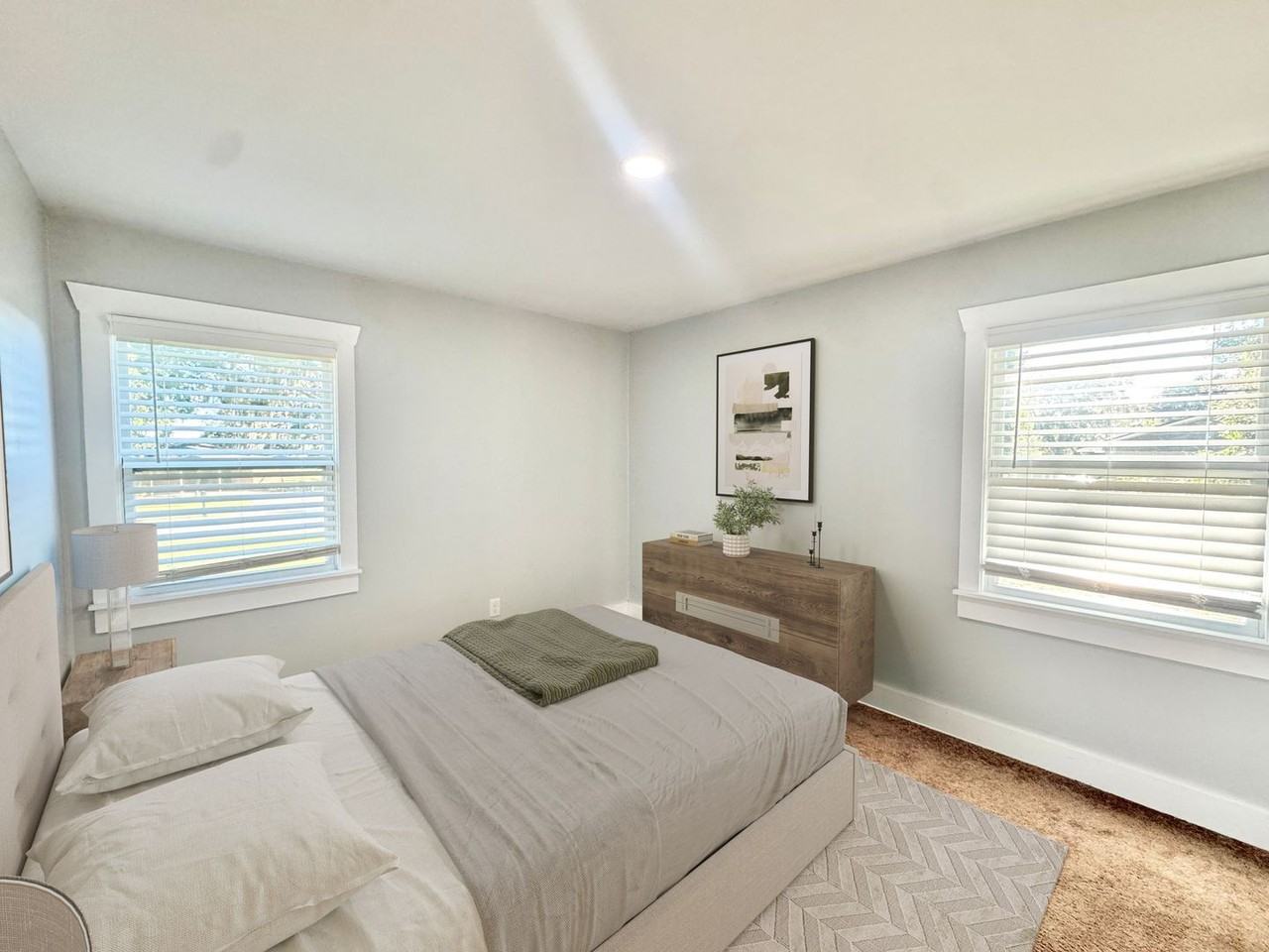 607 Dyches Drive - Photo 4 of 17