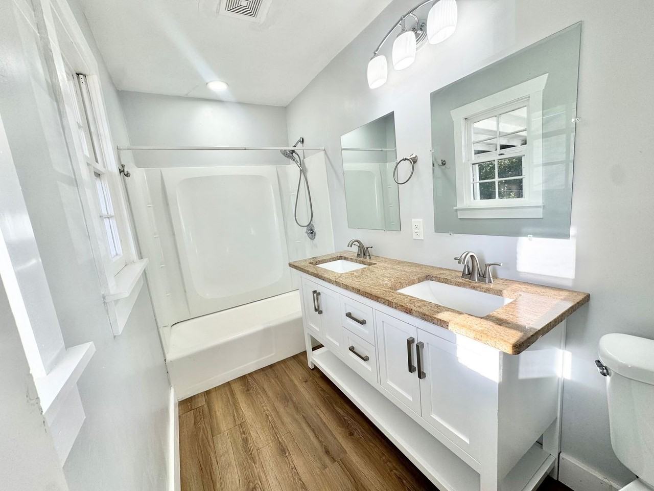 607 Dyches Drive - Photo 7 of 17