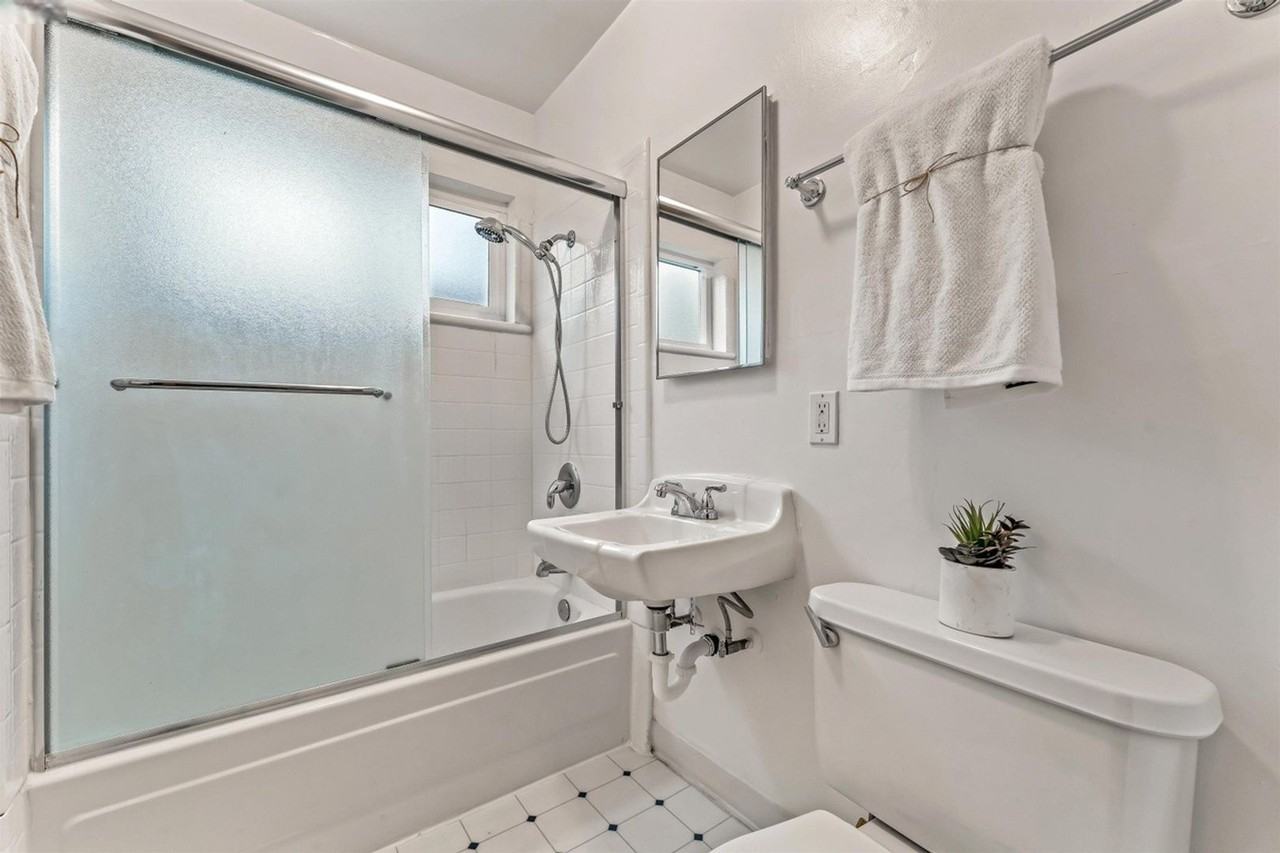 389 Somerset Rd #2 - Photo 6 of 11