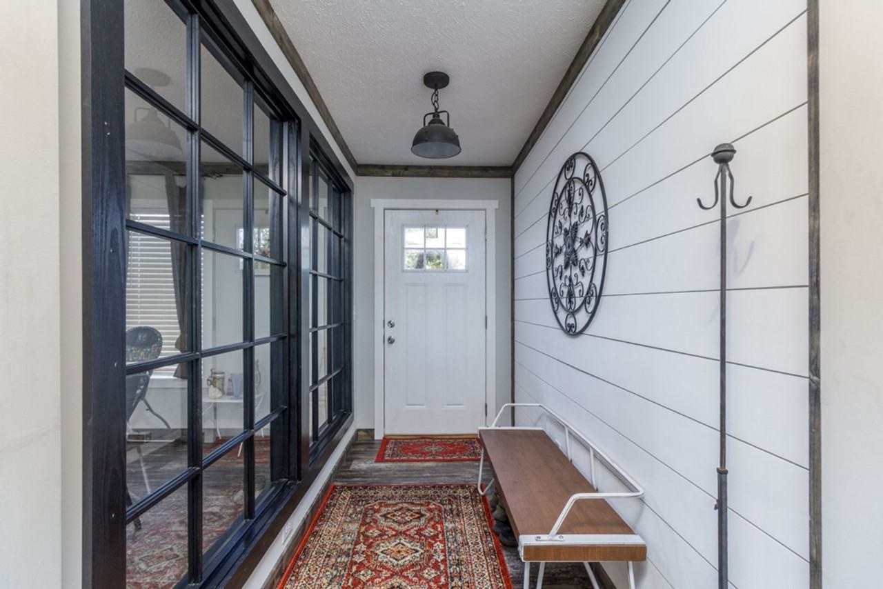 27185 Shelly Dr - Photo 4 of 26