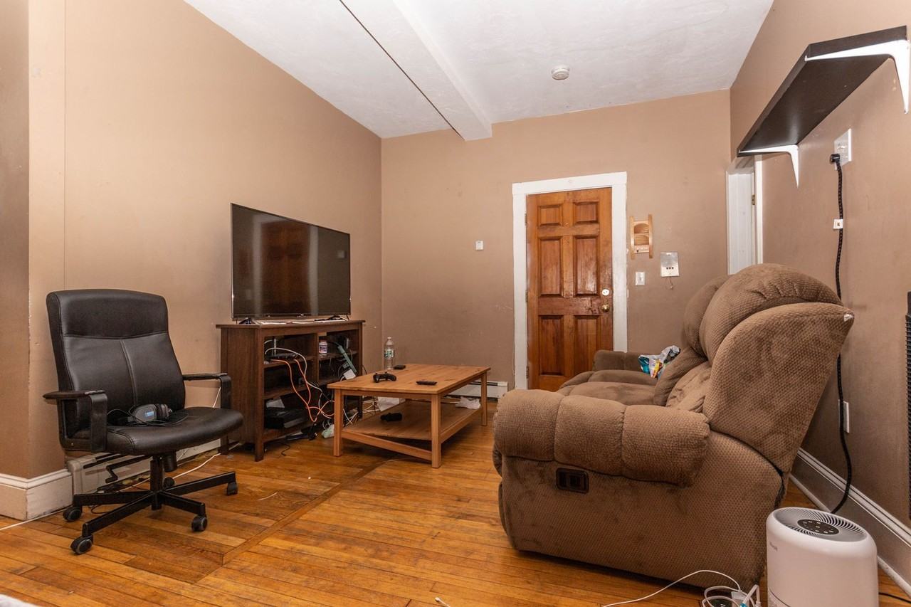 182 Harvard Street - Photo 2 of 7