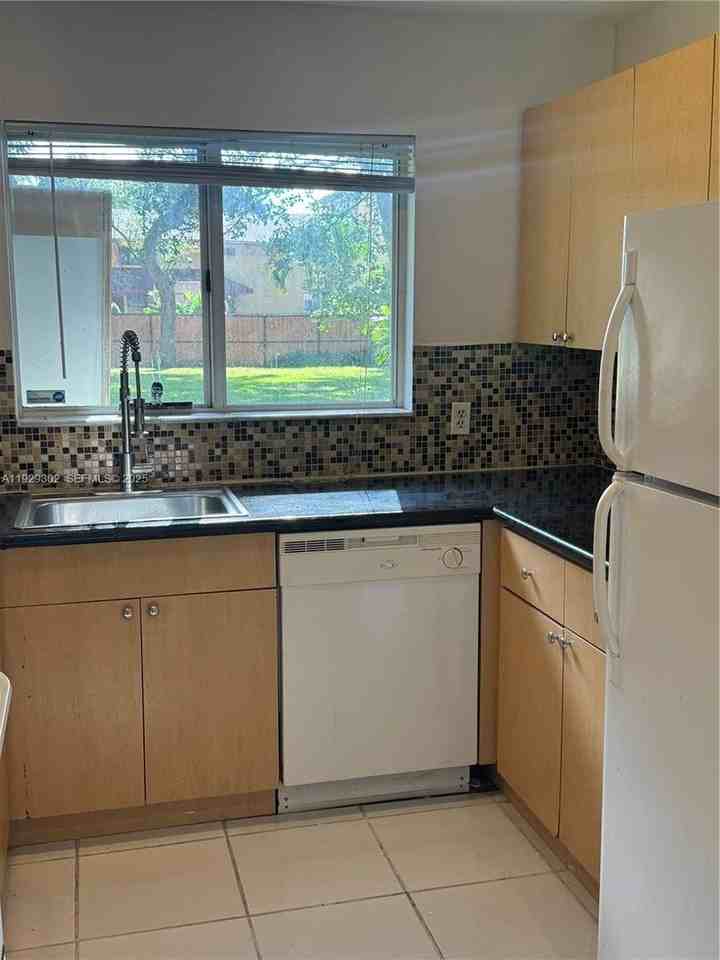 2522 Northeast 184th Terrace - Photo 3 of 10