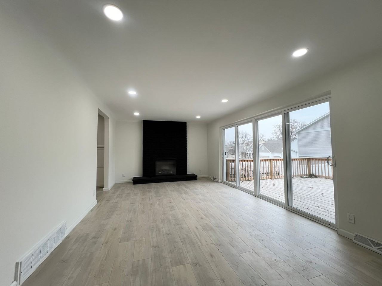 1120 Gilbert Avenue - Photo 4 of 33