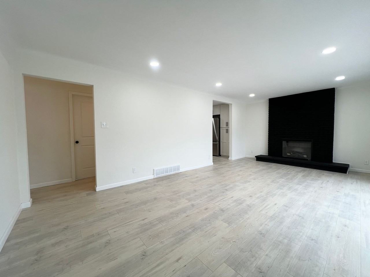 1120 Gilbert Avenue - Photo 5 of 33